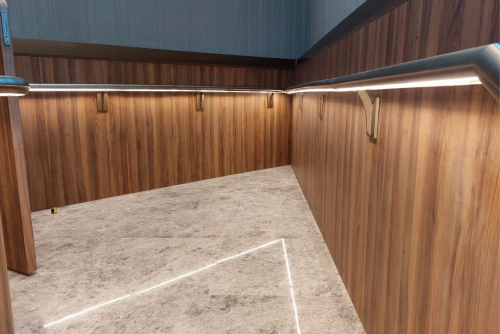 BURJ AL ARAB TOURIST EXPERIENCE (1)