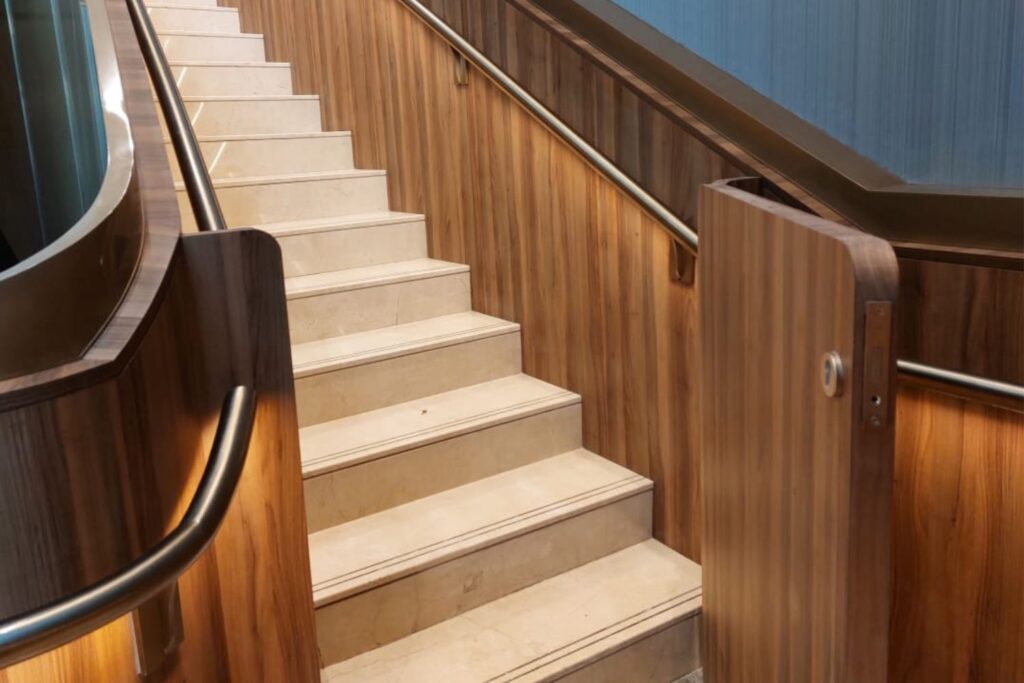 BURJ AL ARAB TOURIST EXPERIENCE (4)